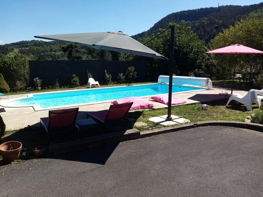 Gite "Le Temps D'Une Pause" Terrasse Et Piscine Coubon Exterior photo