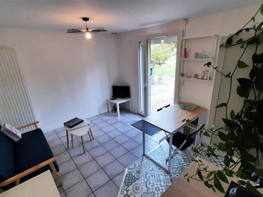 Gite "Le Temps D'Une Pause" Terrasse Et Piscine Coubon Exterior photo