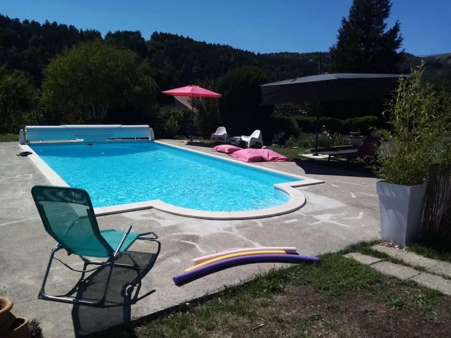 Gite "Le Temps D'Une Pause" Terrasse Et Piscine Coubon Exterior photo
